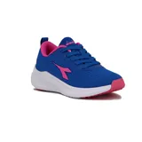 Championes deportivos Diadora modelo Messina, color azul vibrante con detalles en rosa fucsia. Presentan capellada de malla transpirable, logo Diadora en rosa en el lateral, forro interior rosa y suela gruesa blanca con detalles en rosa en la punta y el talón.