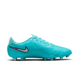 Championes de fútbol Nike Tiempo Legend 10 Academy, color celeste con detalles en blanco y rosa.