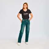 Pantalón de jean celeste de pierna ancha con roturas en ambas rodillas.