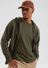 Remera azul marino de corte slim y mangas cortas.