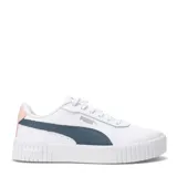 Championes urbanos Puma modelo Carina 2.0 para mujer, de color blanco con detalles en lila. Cuentan con una parte superior de material sintético, cierre de cordones y suela de goma con plataforma que incluye secciones acanaladas en la puntera y el talón.