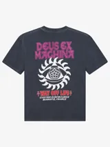 Remera blanca de manga corta con cuello redondo y estampado en el pecho con el logo de Deus Ex Machina en rojo y un diseño de ojo en azul.