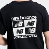 Remera negra de manga corta con cuello redondo y un pequeño logo cuadrado de New Balance en el pecho.