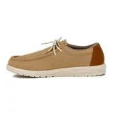 Zapato casual de hombre color caramelo con detalles en marrón y suela blanca.