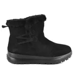 Bota corta color beige con forro de piel sintética en el borde superior, ajuste con cordones cruzados y suela de plataforma.