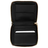 Billetera mini Guess modelo Valla, color negro, con exterior acolchado en patrón de rombos y herrajes dorados. Presenta el logo frontal 'GUESS EST 1981' en metal dorado. Incluye cierre perimetral y correa de muñeca desmontable.