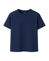 Remera azul marino de algodón con cuello redondo, manga corta y bolsillo de parche en el pecho.