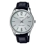 Reloj Casio analógico con caja plateada, esfera plateada con agujas e indicadores negros, correa de cuero negro y cristal mineral.