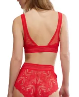 Culotte blanco de tiro alto con encaje trabajado en toda la prenda y un acabado semitransparente.