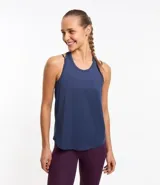 Musculosa deportiva azul marino de microfibra, modelo nadador alargada con cuello redondo.