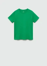 Remera blanca de algodón con cuello redondo y mangas cortas.