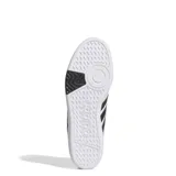 Championes Adidas Hoops 4.0 blancos con detalles en negro, con las tres tiras características de la marca en los laterales.