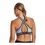 Top deportivo Under Armour con estampado abstracto en tonos verde militar y negro, breteles finos blancos y banda elástica con logo de la marca.