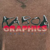 Remera color arena con efecto lavado, corte oversize y estampado frontal con el logo de Kaboa Graphics en negro, rojo y azul.