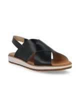 Sandalia plateada con tiras cruzadas con textura tipo piel de cocodrilo, suela blanca y tira trasera elástica.