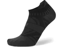Calcetines para correr de color negro, diseñados para ser ligeros y con absorción de humedad.