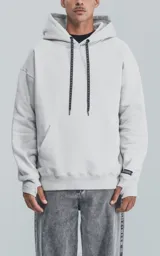 Hoodie gris de frisa premium con capucha ajustable, corte oversize, cintura y puños elastizados.
