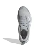 Championes de training Adidas Everyset, color gris con detalles en blanco.