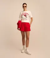 Short sastrero rojo con cintura elástica y bies contrastante lateral.