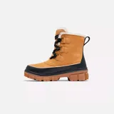 Bota de gamuza color marrón claro con detalles en negro, cordones de trekking y cuello de piel sintética.
