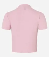Blusa corta rosa de rib, con cuello alto y mangas cortas.
