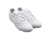 Championes de fútbol Umbro Touch FG, color blanco.