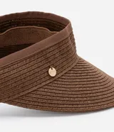 Visera de playa de paja color negro, con cierre de velcro ajustable.