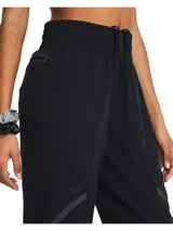 Pantalón negro deportivo Under Armour Unstoppable Ankle, con cintura elástica, corte holgado y largo al tobillo.