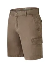 Short color marrón con corte a la rodilla y estilo cargo.