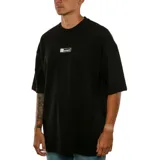 Remera negra de manga corta con logo de Element estampado en el pecho.