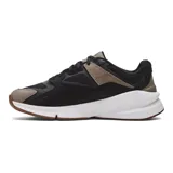 Zapatillas Under Armour Forge 96 Reissue, inspiradas en el año 1996, con capellada de cuero y malla, entresuela de EVA y suela de goma. Diseño en negro, gris y marrón con detalles en blanco.