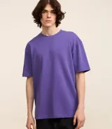 Remera relaxed de algodón con efecto grueso, color azul marino, cuello redondo y manga corta.