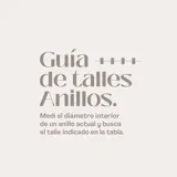 Anillo solitario de oro gris 18k con circonia engarzada en 4 puntas.