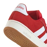 Championes Adidas Grand Court Alpha de hombre, color rojo con las tres tiras blancas y suela color crema.