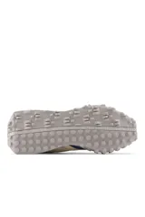 Championes New Balance modelo XC-72, color azul, beige y gris, con suela de goma texturizada.