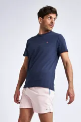 Short de baño clásico, color azul marino, con cintura elástica y cordón ajustable, de tela ligera y de rápido secado.