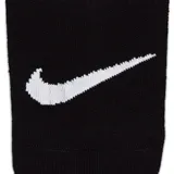 Pack de tres pares de medias invisibles Nike Everyday Plus Lightweight, color negro con logo blanco.