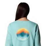 Buzo de algodón color celeste con cuello redondo y logo de Columbia estampado en el pecho.