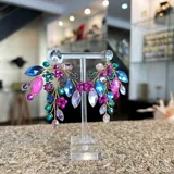 Aros colgantes con cristales Swarovski de colores fucsia, azul, violeta y verde, con ajuste de perforación.