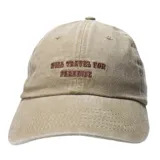 Gorro de béisbol color beige con bordado frontal que dice "WILL TRAVEL FOR PARADISE" en color marrón.
