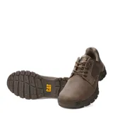Zapato de hombre Caterpillar modelo Threshold Low, color marrón. Confeccionado en cuero con cordones al tono, suela de goma robusta con tracción y logo de la marca en lengüeta y puntera.