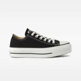 Championes Converse Chuck Taylor All Star Lift, color negro con plataforma blanca.