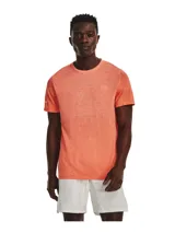 Remera deportiva gris jaspeado de corte clásico, con cuello redondo y mangas cortas. Confeccionada con tejido de punto transpirable y tecnología seamless para mayor comodidad.