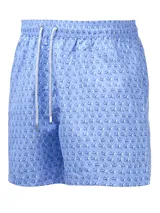 Short de baño celeste con estampado de ballenas en azul y gris. Tiene cintura elástica con cordón ajustable y bolsillos laterales.