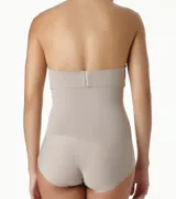 Faja alta color beige, confeccionada en microfibra, con terminaciones láser y sin costuras.