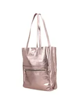 Cartera shopper de cuero graneado color verde oliva, con cierre metálico y tiradores de cuero. Interior sin forro con sobre interior con cierre.