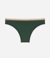 Conjunto de bikini verde oscuro, con corpiño triangular y bombacha clásica. Presenta costuras contrastantes en color blanco y dorado.