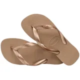 Ojotas Havaianas Top de goma color marrón con textura en la plantilla y tiras con diseño en relieve y logo de la marca.