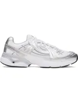 Championes deportivos UNISEX UA Sola, color blanco con detalles plateados. Diseño con líneas limpias y detalles esculpidos con toques retro.