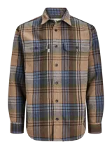 Sobrecamisa de manga larga a cuadros en tonos marrón, azul y verde. Tiene cierre con botones, bolsillos en el pecho con cierre de botón y corte relajado.